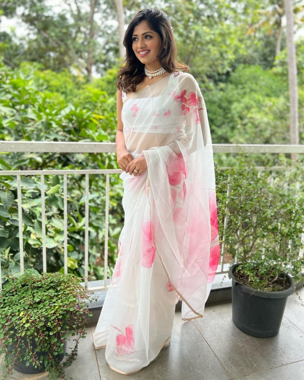 Dashing White Color Sof Organza Silk Print n Foil Hand Work Saree Blouse