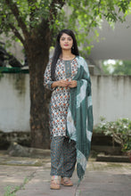 Load image into Gallery viewer, Regular Wear Cotton Printed Ready To Wear Salwar Suit
