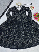 Load image into Gallery viewer, Amazing Embroidered Work Salwar Suit
