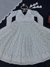 Load image into Gallery viewer, Amazing Embroidered Work Salwar Suit
