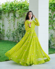 Load image into Gallery viewer, Entrancing Green Color Georgette Embroidered Work Kurti Pent For Women
