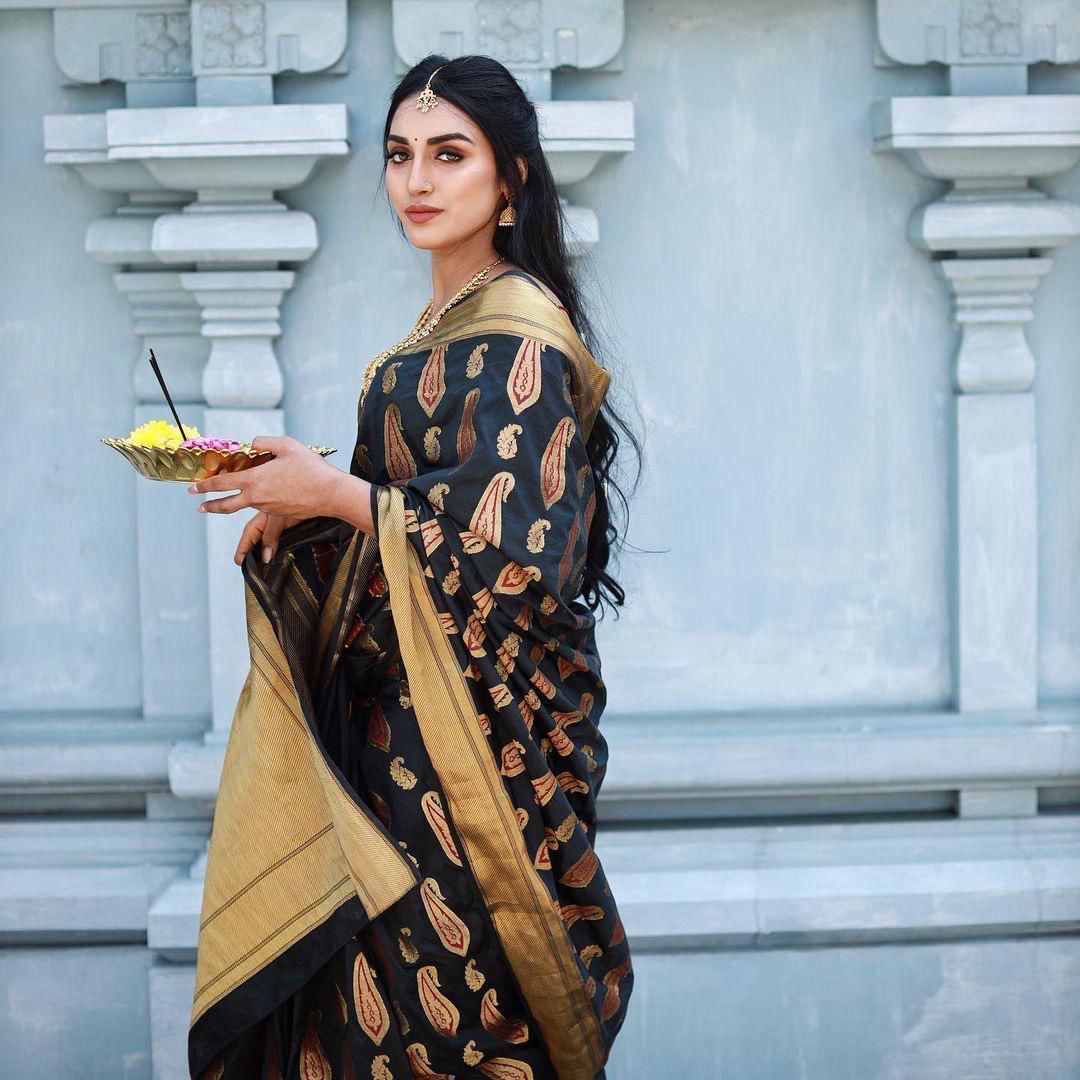Hypnotic Black Color Function Wear Kanchipuram Silk Weaving Work Saree Blouse
