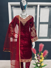 Load image into Gallery viewer, Velvet Embroidered Readymade Plazo Suit For Women
